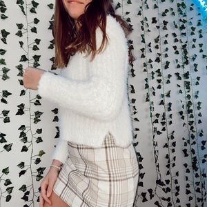❤️White fuzzy sweater forever 21